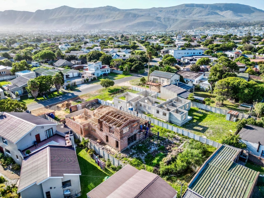 3 Bedroom Property for Sale in Sandbaai Western Cape